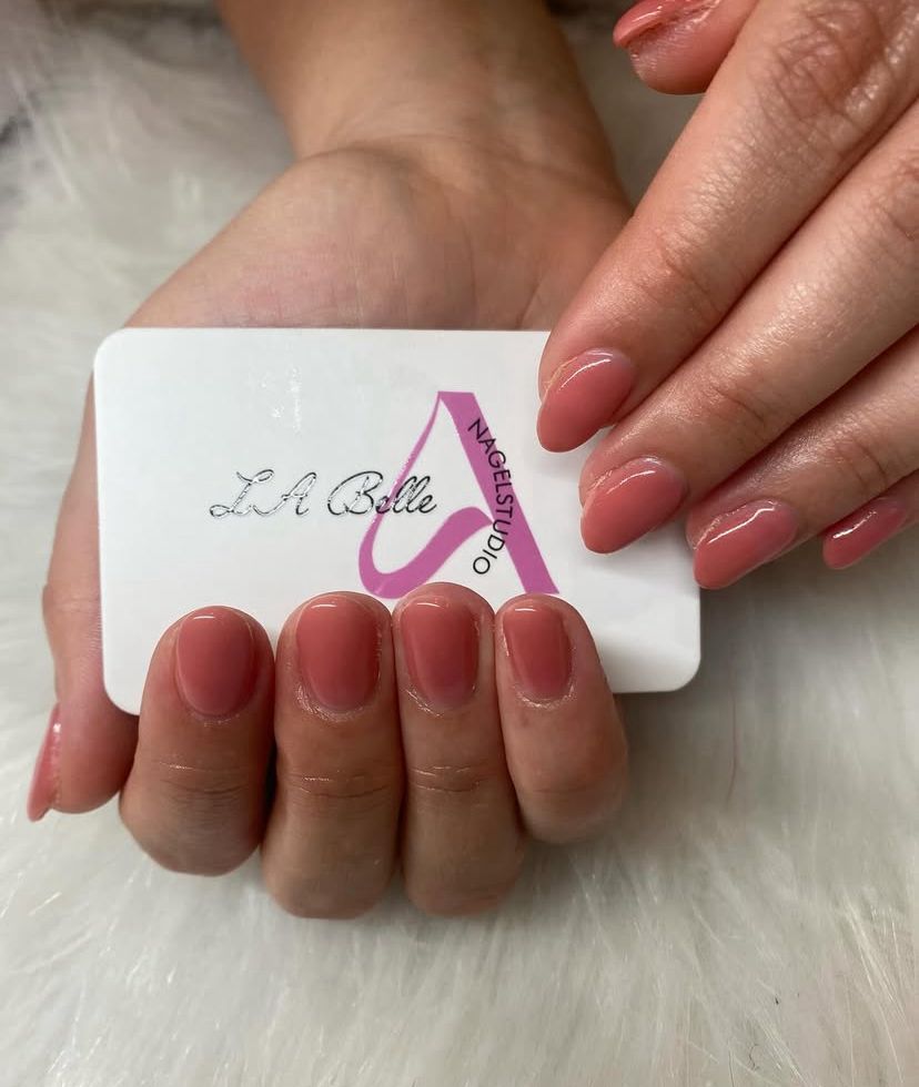 Nagelkunstbenodigdheden en kleurstalen